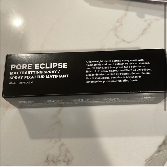 New! Milk Makeup Pore Eclipse Mattifying+Blurring Setting Spray - Picture 7 of 8